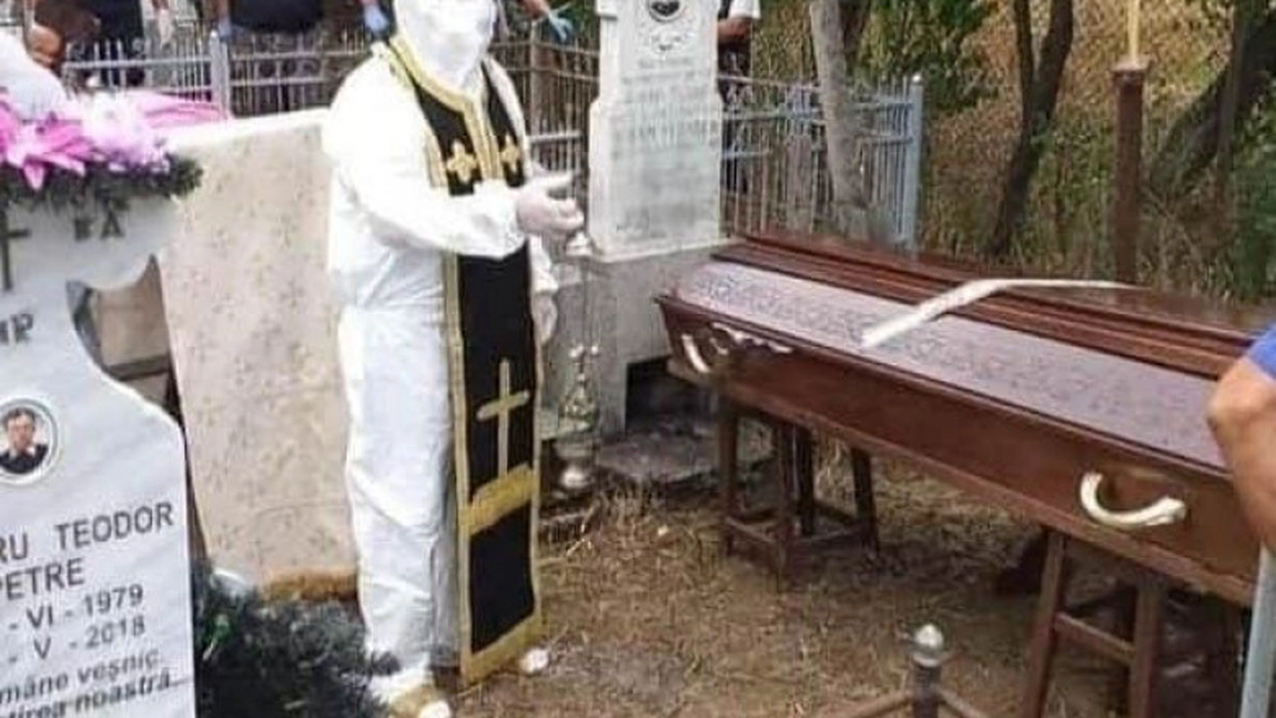 Expert în servicii funerare, despre înmormântările în saci de plastic: Poluare masivă şi fără putrefacție