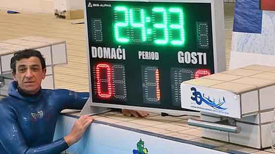 Un scafandru a doborât un nou record după ce și-a ţinut respiraţia 24 de minute