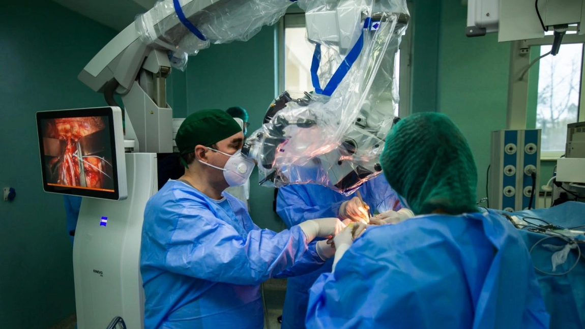 O studentă a fost salvată din comă profundă după ce a fost operată de urgență pe creier de echipa medicală de la Spitalul Clinic de Urgenţă 