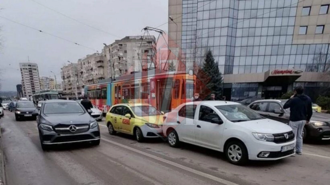Schimbare radicală de situație! S-a finalizat ancheta în cazul tramvaiului care a spulberat mai multe mașini în centrul Iașului! Vatmanul nu are nicio vină