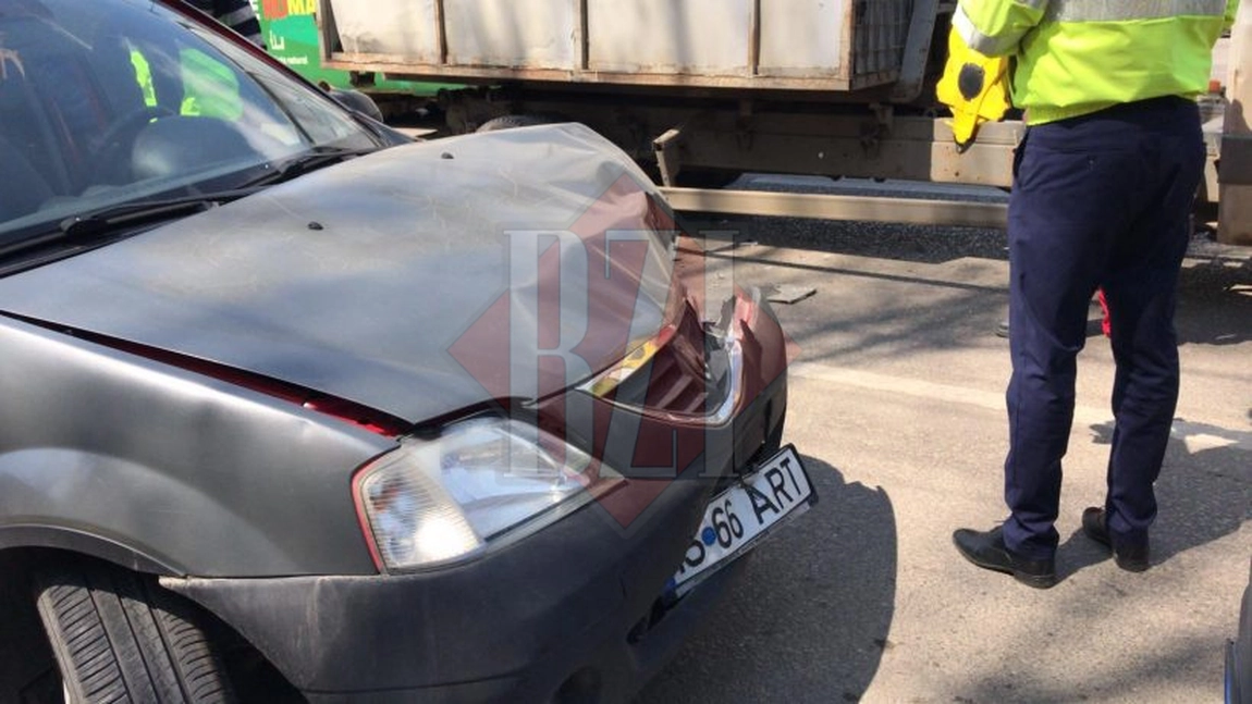 Accident rutier pe Bulevardul Nicolae Iorga. Trei autoturisme implicate, iar o persoană a fost rănită - EXCLUSIV, FOTO, UPDATE
