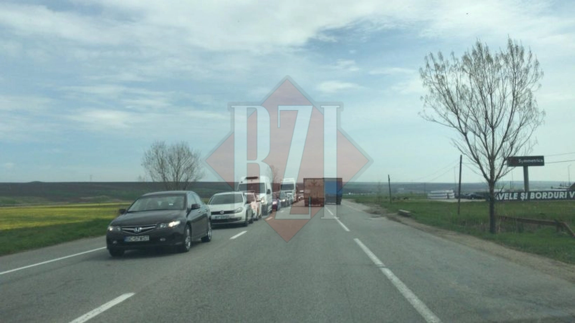 Ieşenii pleacă în minivacanţa de Paşte. Coadă de câţiva kilometri la ieşirea din Iaşi spre Podu Iloaiei - FOTO, VIDEO