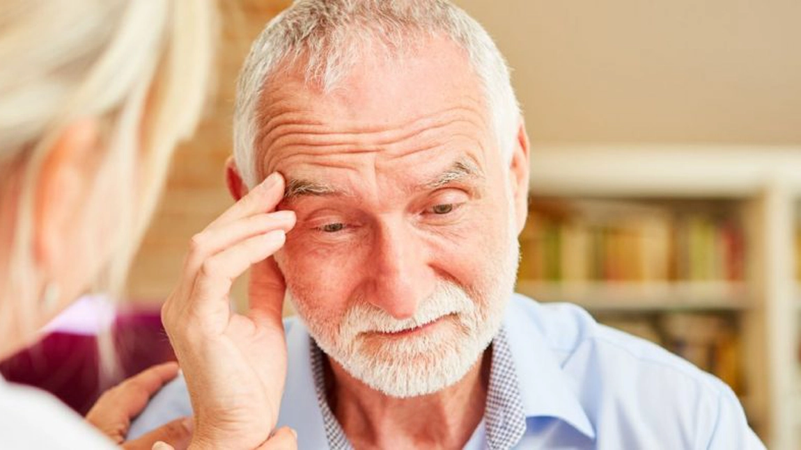 Cei care dorm putin își cresc riscul de Alzheimer