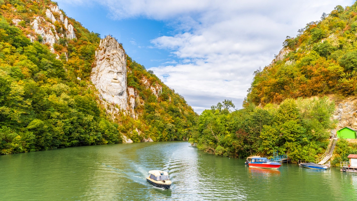 Turism de vaccinare în Clisura Dunării: Cină gratuită oferită de pensiuni celor care se vaccinează în zonă