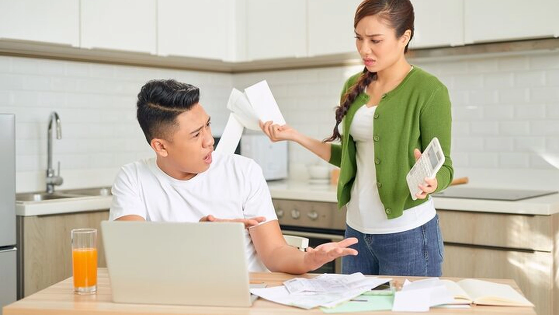 Ţi-ai complicat viaţa cu mai multe credite! Uite cum ieşi din încurcătură!