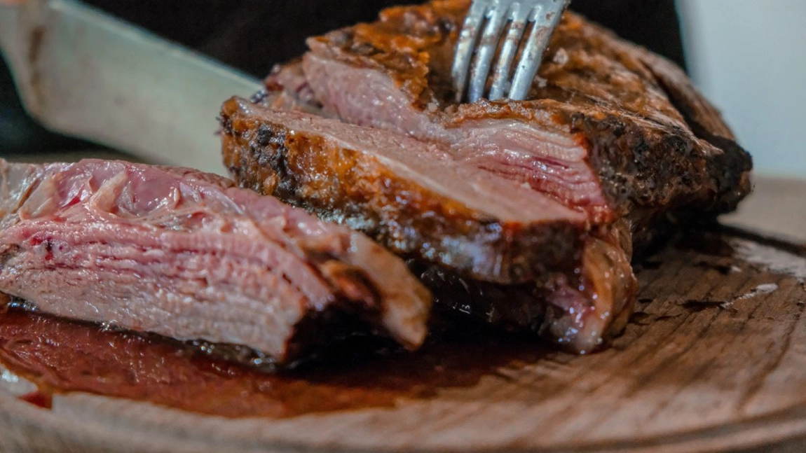 Dieta mediteraneană cu carne de vită slabă poate reduce factorii de risc pentru bolile cardiace