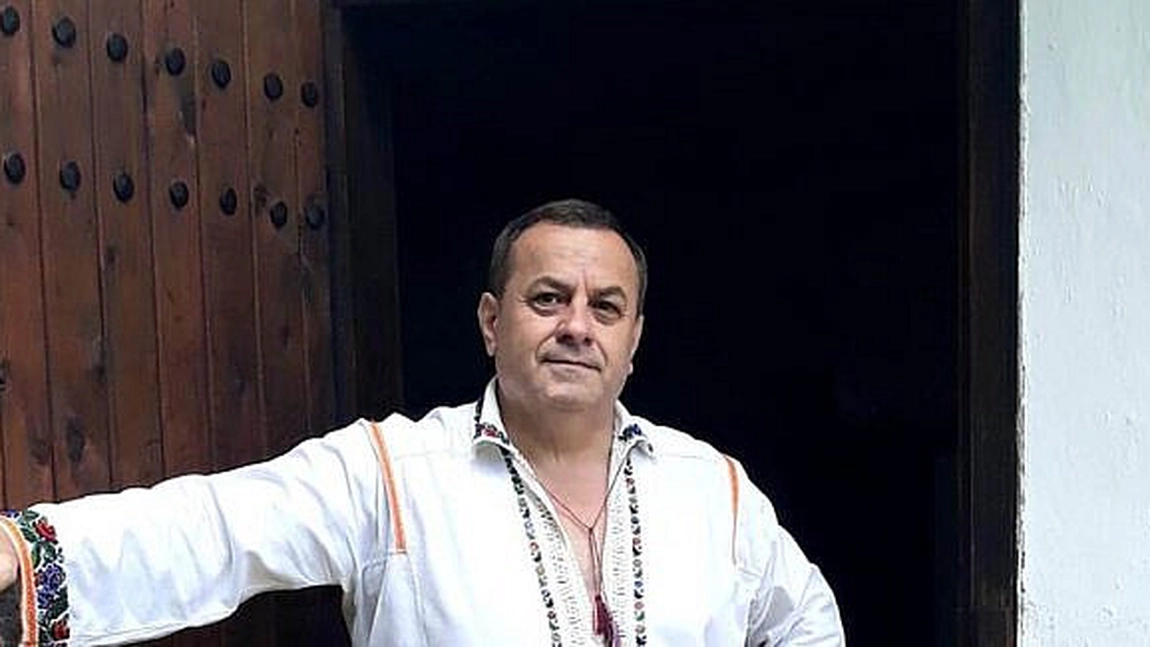 Interpretul de muzică populară George Finiș a murit după ce a fost depistat cu COVID-19. S-a tratat acasă timp de o săptămână