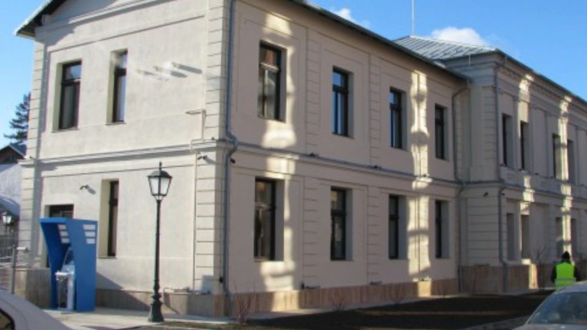 Expoziția Carte rară-tipărituri, însemnări, traduceri, organizată de Muzeul Municipal „Regina Maria” din Iași, în perioada 8 aprilie - 30 mai