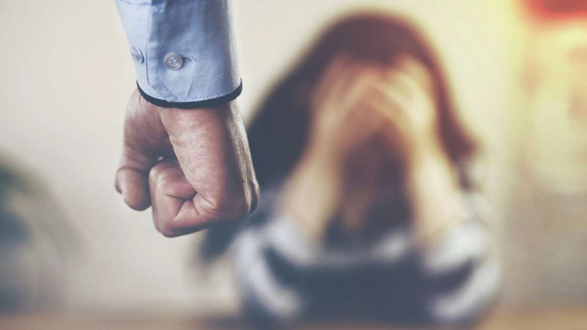 Momente de groază la poarta unui centru social din Bucium. Un angajat al CJ Iași și o minoră, implicați într-un scandal mușamalizat (Exclusiv)