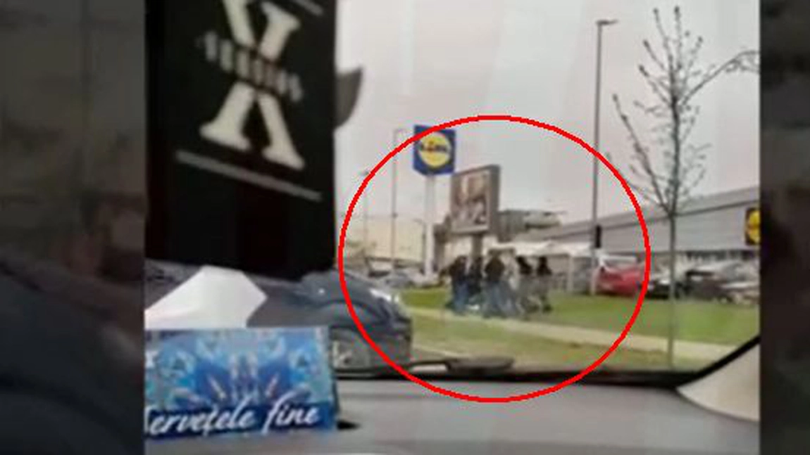 Traficanți de droguri prinși în flagrant in Tudor Vladimirescu din Iași! Mascații au intervenit de urgentă - VIDEO/EXCLUSIV