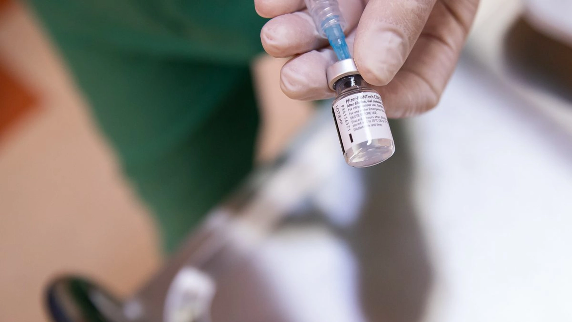 Covid-19: de ce unele persoane vaccinate sunt totusi infectate