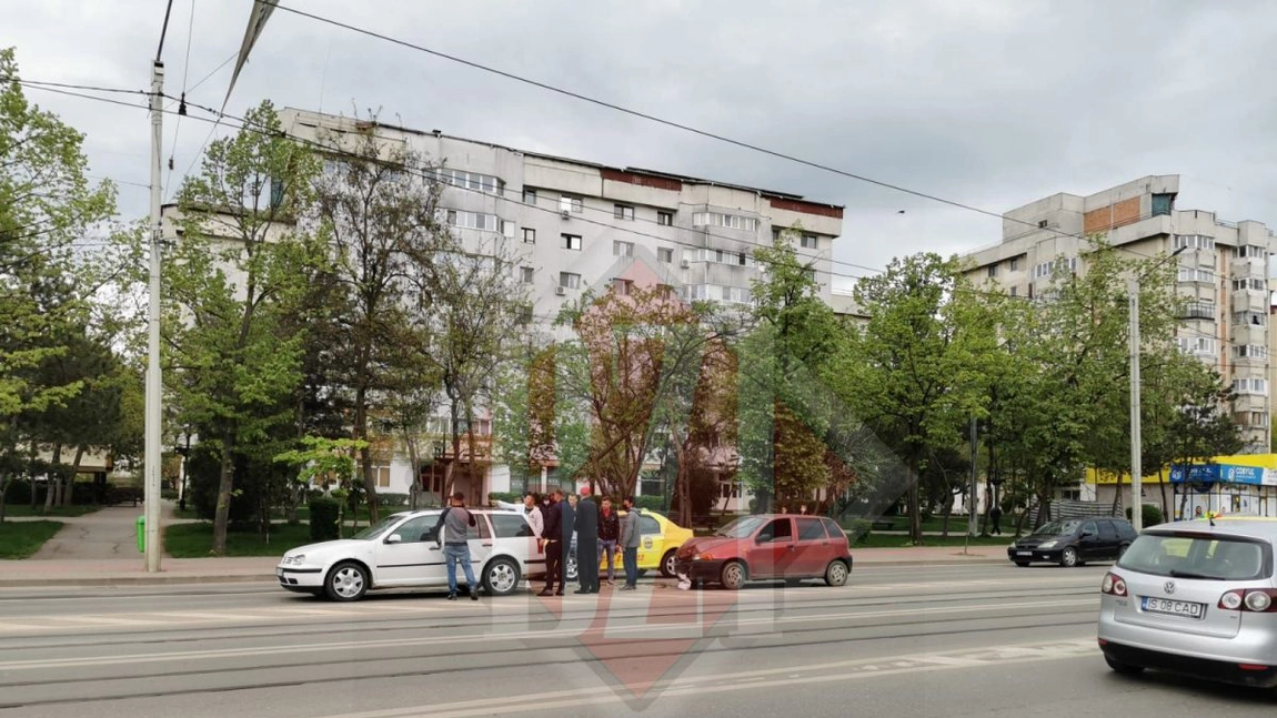 Accident rutier în zona Nicolina din Iași. În coliziune au fost implicate două autoturisme - Exclusiv, Foto
