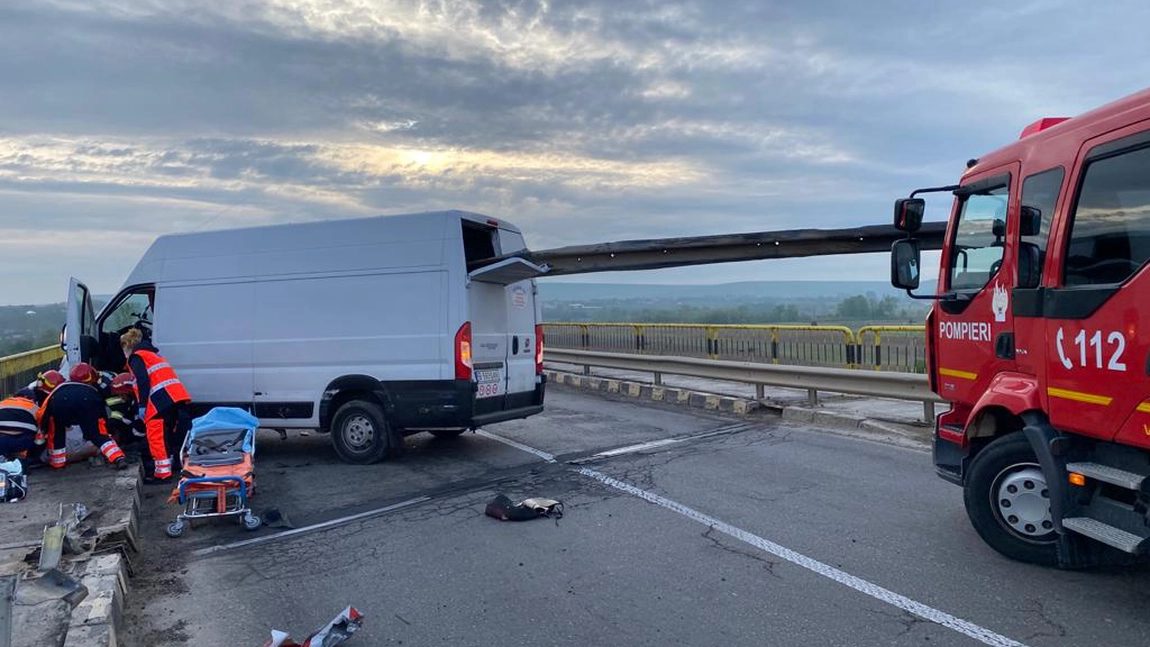 Accident rutier în municipiul Pașcani, Iași! Un tânăr a fost transportat de urgență la spital - FOTO