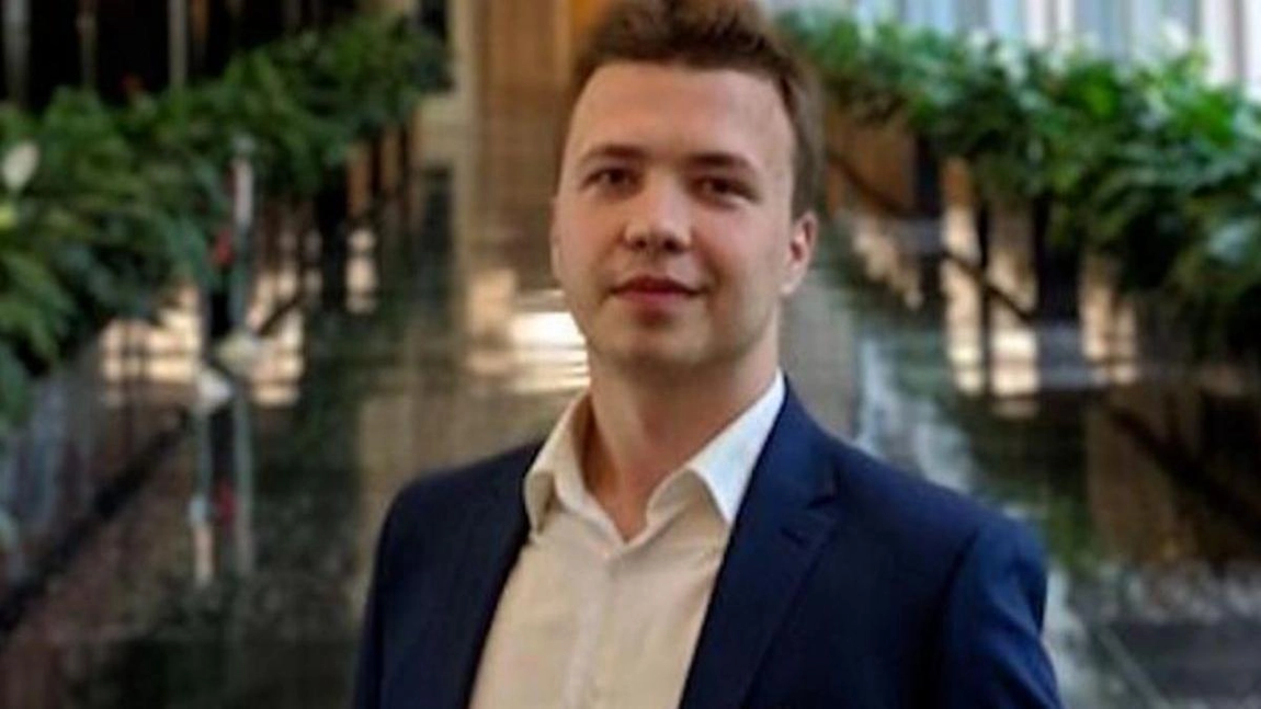 Deținut la Minsk, jurnalistul Roman Protasievich apare într-un video plin de vânătăi. Acesta afirmă că este bine tratat - Video