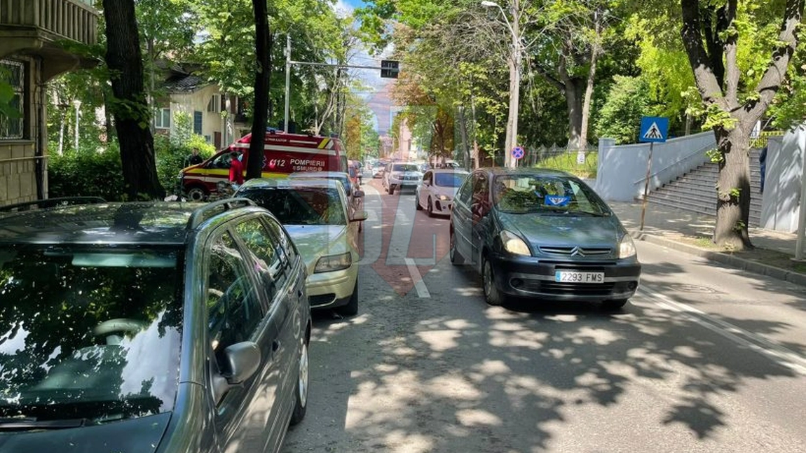 Accident rutier în Iaşi. Două eleve au fost lovite pe trecerea de pietoni, în fața Colegiului Naţional „Costache Negruzzi” - EXCLUSIV, FOTO, UPDATE, VIDEO