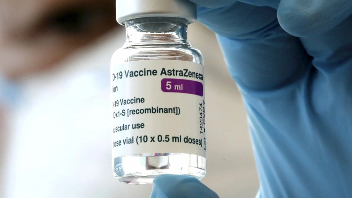 Reacțiile adverse ale vaccinului de la compania AstraZeneca au afectat mai mult femeile, decât bărbații -STUDIU