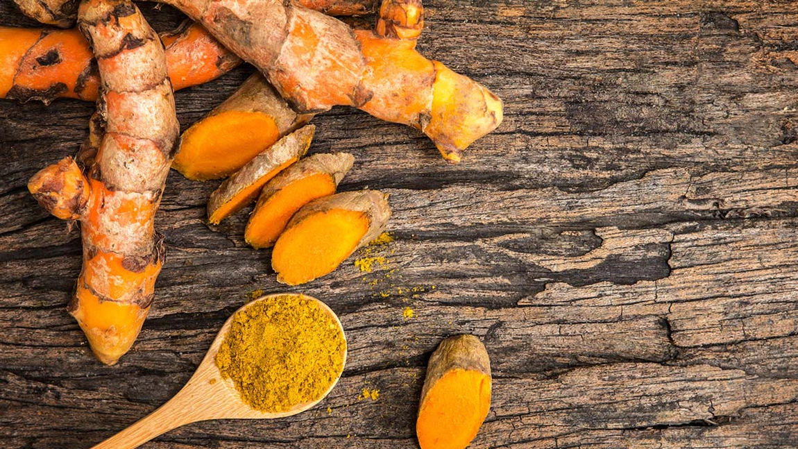 Osteoartrita genunchiului: curcuma ar ameliora durerea la fel ca medicamentele antiinflamatoare