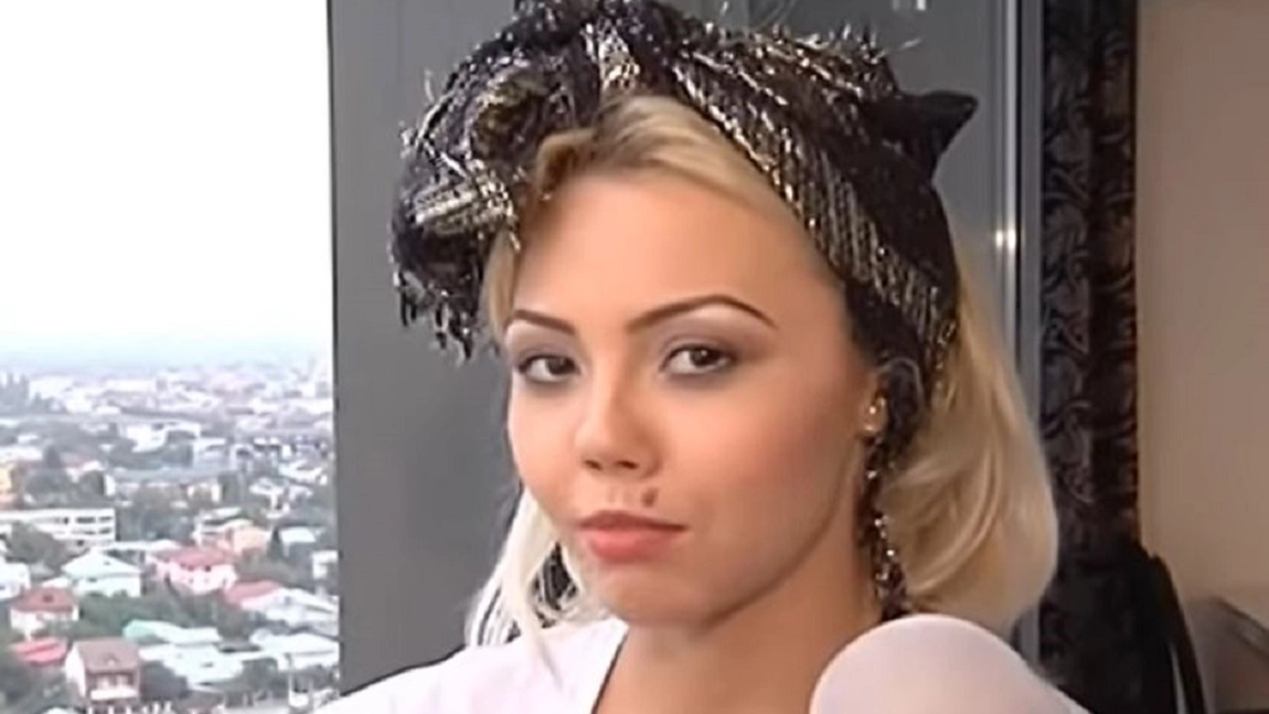 Scandal la apartamentul Denisei Răducu. Ce spun vecinii cântăreței despre familia acesteia