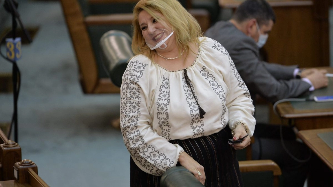 De-abia acum s-a aflat! De ce s-a despărțit Diana Șoșoacă de primii doi soți