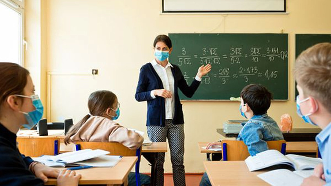 Gata cu vacanța! Ce elevi și liceeni revin la cursuri, miercuri, 5 mai 2021, față în față! Când vor începe cursurile elevii de clasa a VIII-a și cei din anii terminali de la ciclul liceal