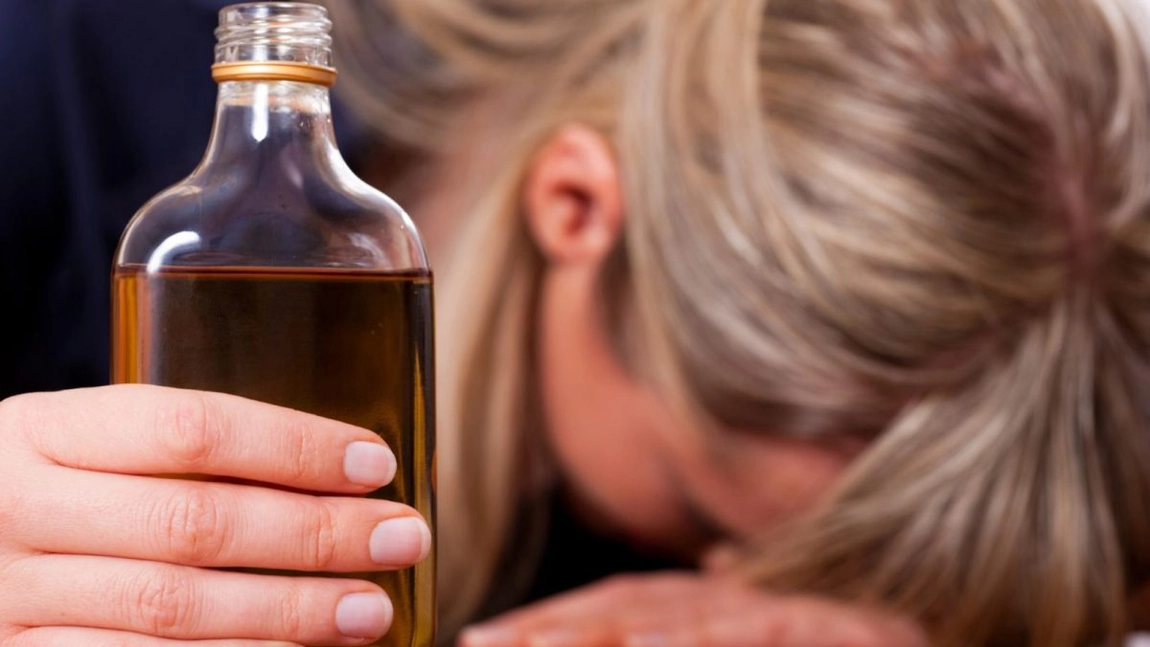Consumul de alcool ar putea duce la reducerea dimensiunilor creierului. Chiar şi o singură picătură dăunează, se arată într-un studiu