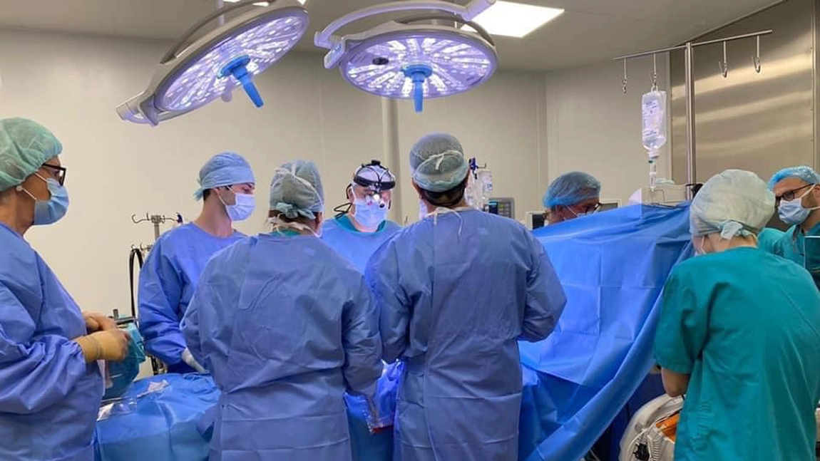 Minunile făcute de echipa medicală condusă de conf univ dr Victor Costache la Spitalul „Sf. Constantin” din Braşov. A salvat viaţa a zeci de copii - FOTO