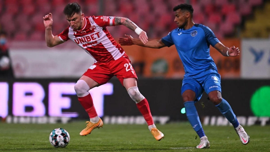 Poli Iași a fost învinsă de echipa Dinamo cu scorul de 1 - 2. 