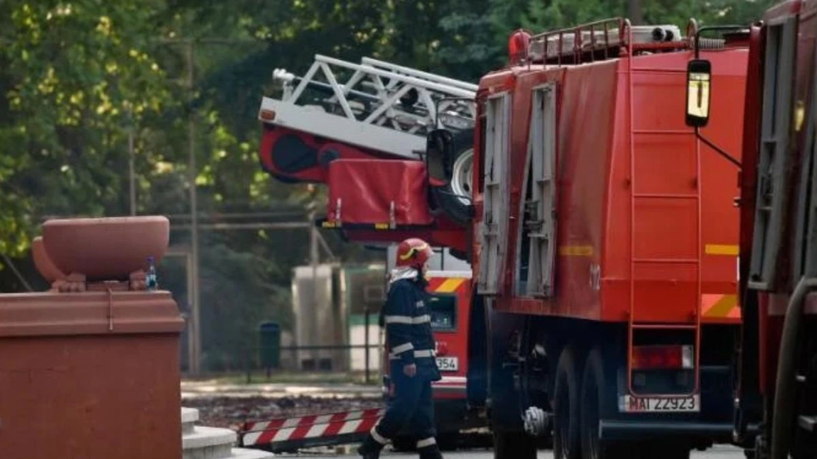 Pericol de explozie în Prahova! O cisternă încărcată cu de 23 tone de biodiesel a luat foc. Pompierii au intervenit de urgență