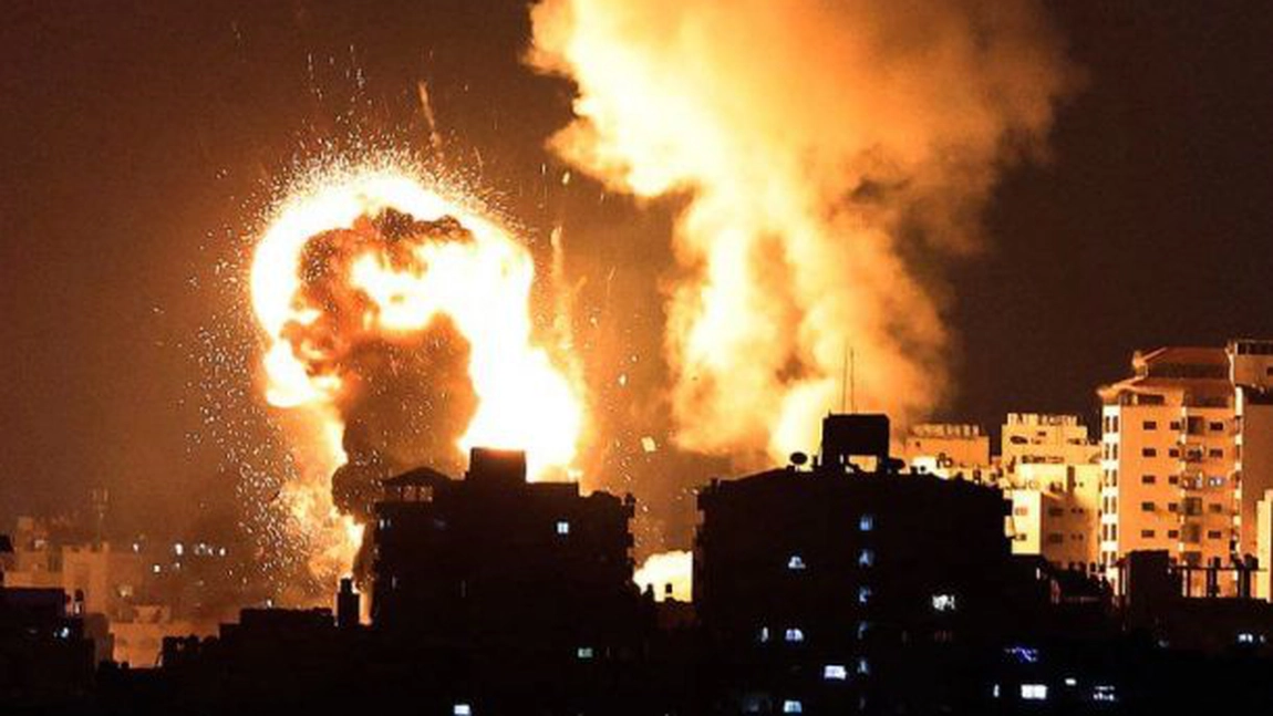 Sute de rachete au fost lansate spre Israel de către militanții palestinieni din Fâșia Gaza. O femeie a fost ucisă și o altă persoană a fost grav rănită - VIDEO