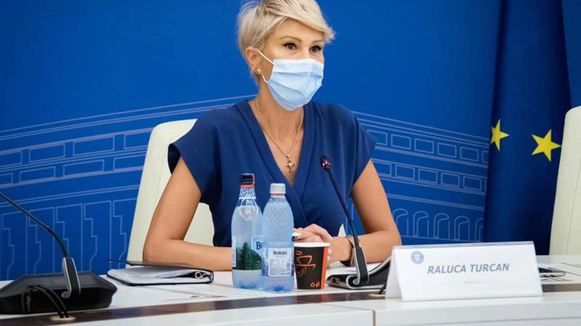 Românii se pot pensiona opţional la 70 de ani. Ministrul Raluca Turcan a făcut anunţul