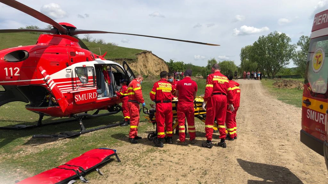 Incendiu la Vaslui. O femeie a suferit arsuri pe 70% din suprafaţa corporală. Un elicopter SMURD Iaşi intervine de urgenţă