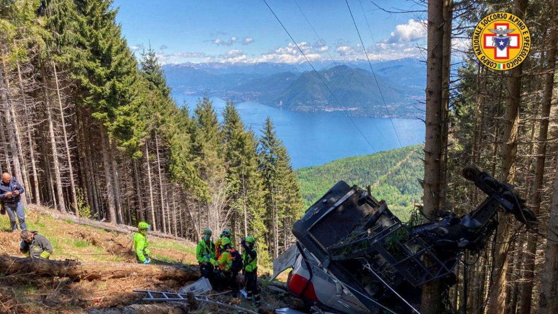 14 persoane au decedat în nordul Italiei, după ce o telecabină s-a prăbuşit - FOTO, VIDEO