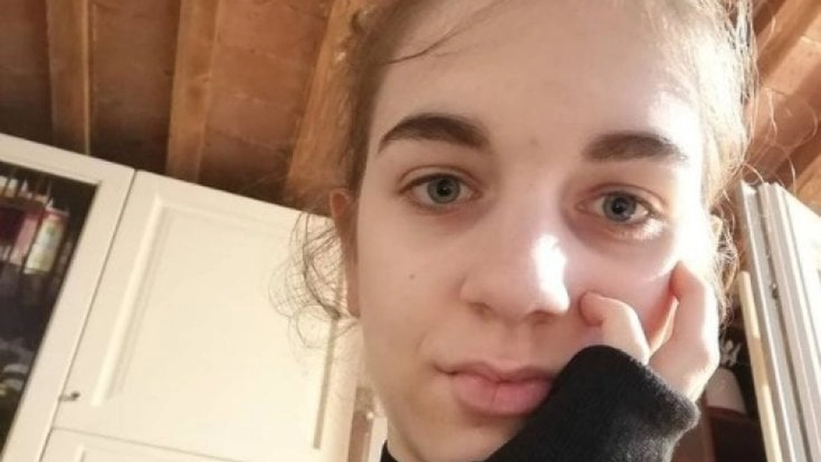 O tânără de 15 ani a fost înjunghiată de iubitul ei. Ce a putut să facă cu trupul acesteia
