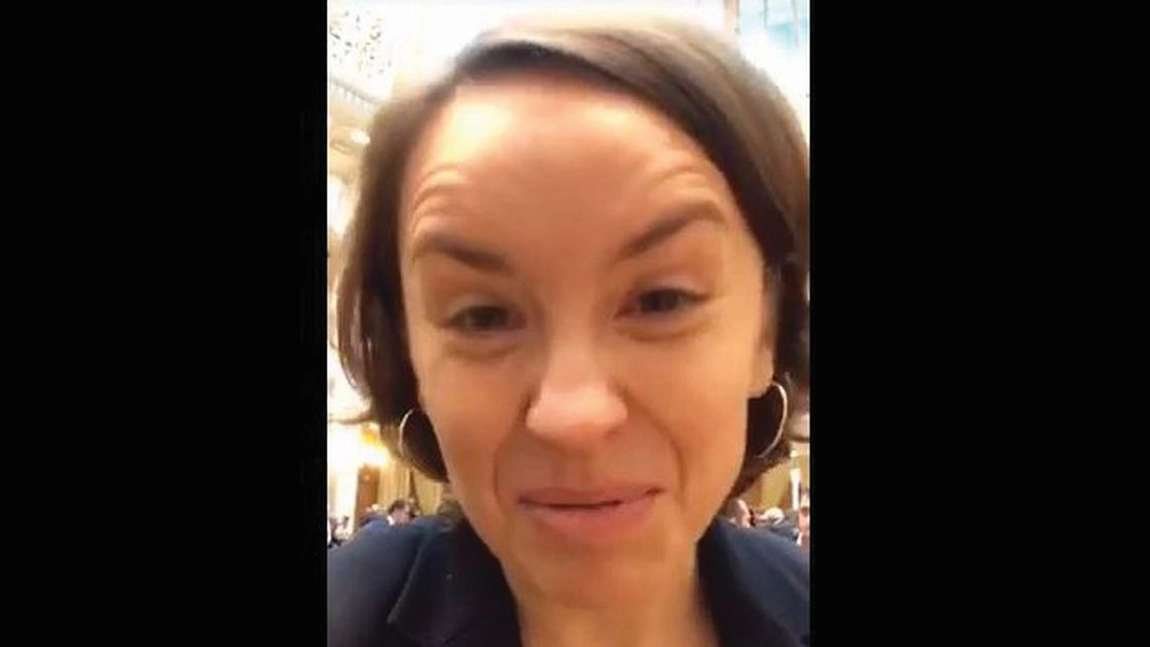 Incompetența lui Cosette Chichirău, deputat USR Iași, loveşte din nou! Nu are habar de ce înseamnă Constituţia României! Iată aberațiile parlamentarului votat de ieșeni