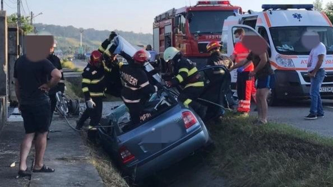 Accident rutier grav la ieșirea din orașul Dej. Un bărbat în vârstă de 56 de ani și-a pierdut viața - FOTO