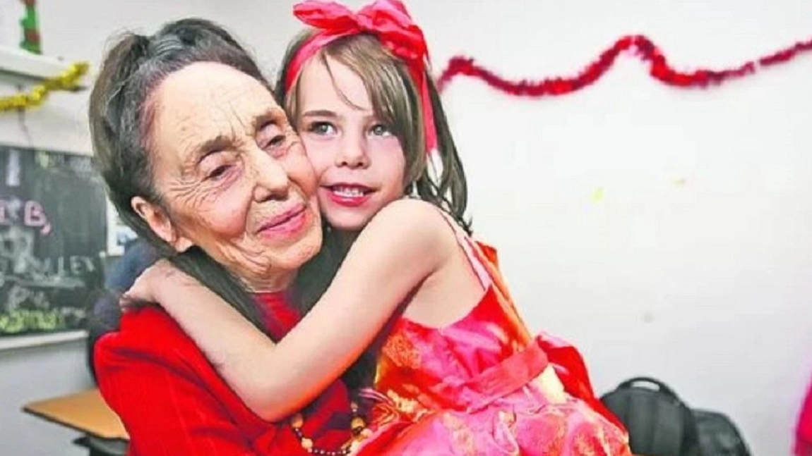 Eliza îi calcă pe urme Adrianei Iliescu. Cum o ajută pe mama sa