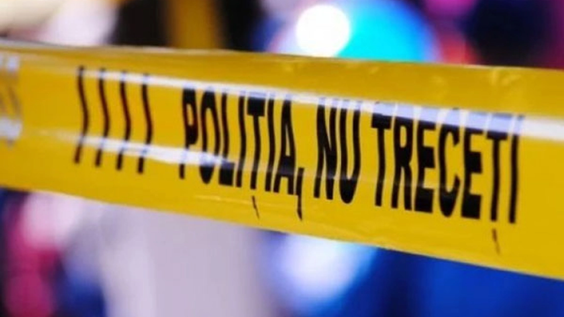 Un elev de 17 ani şi un tânăr de 20 de ani, înjunghiaţi în faţa unei şcoli din București