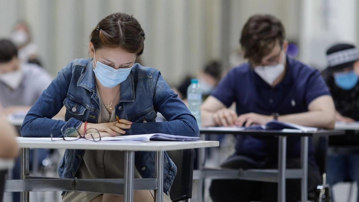 Peste 5.300 de liceeni ieșeni susțin testarea scrisă la ultima probă a examenului de Bacalaureat 2021, cea la alegere a profilului!