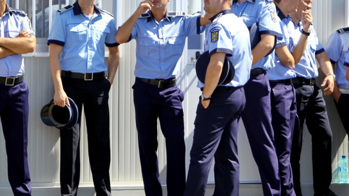 Sindicatul Europol avertizează că în 70% din oraşele României, poliţiştii din structurile poliţiei judiciare lucrează „la negru”