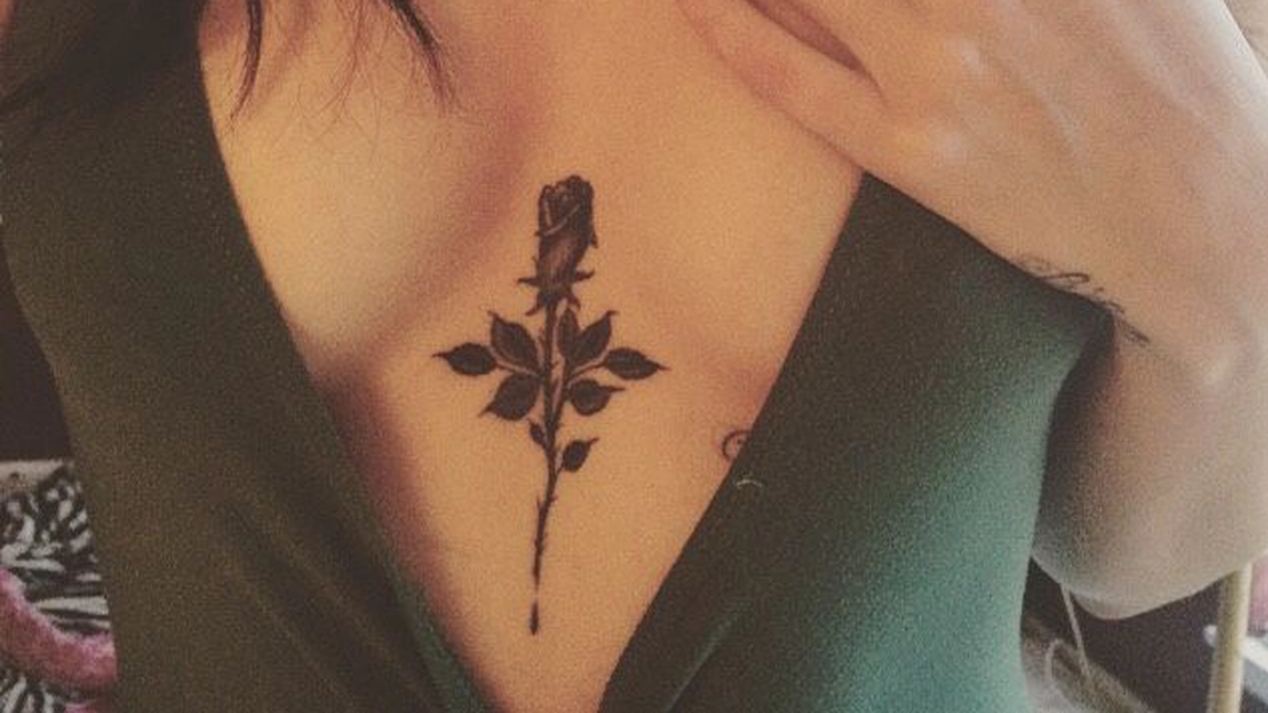 Tatuaje între sâni: O alegere îndrăzneață pentru un „look“ sexy