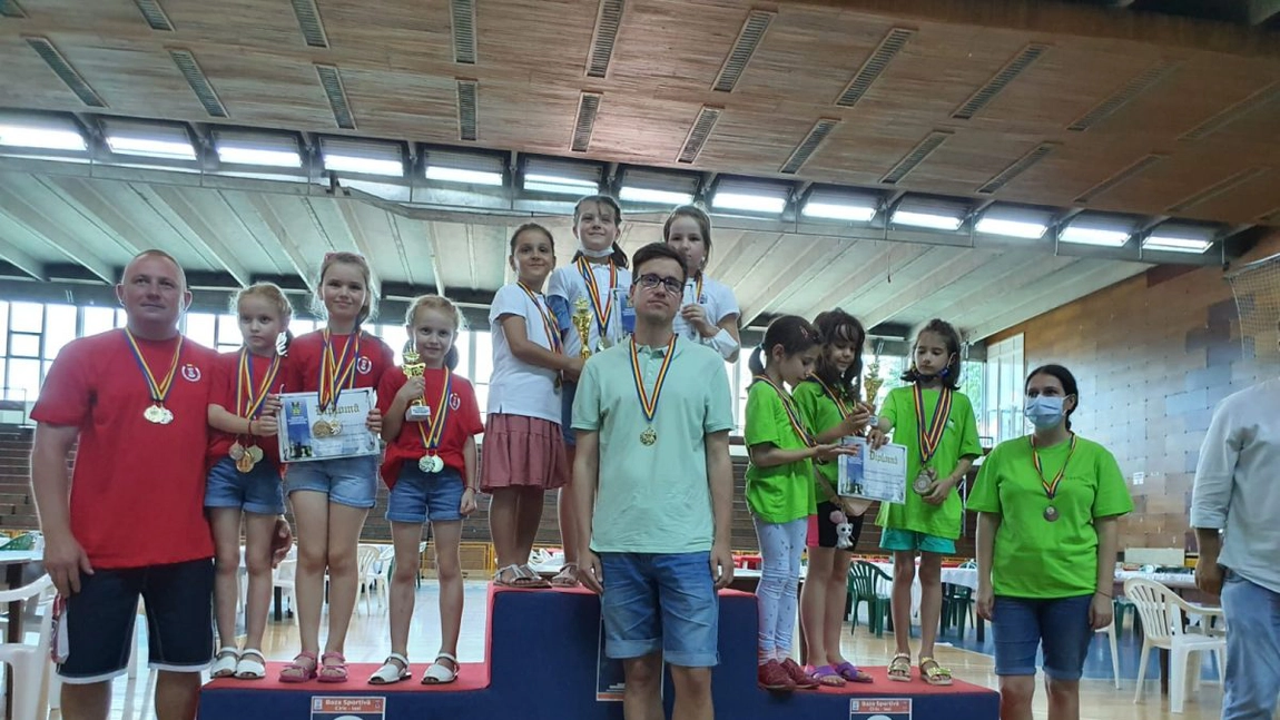 Fetiţele de aur de la şah! Au cucerit 3 medalii la Campionatele Naționale