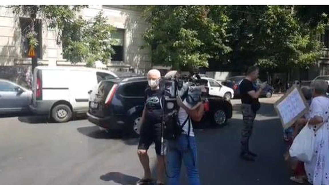Scandal monstru la DNA unde a ajuns Liviu Dragnea! O femeie a aruncat cu ouă în cei care scandau împotriva fostului lider PSD