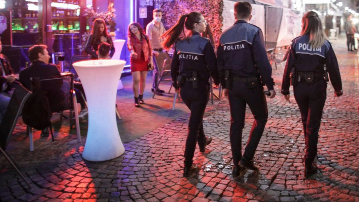 În fiecare zi, oamenii legii verifică dacă toate regulile impuse în lupta cu COVID-19 sunt respectate! Într-o singură zi, aproape 500 de ieșeni au fost legitimați!