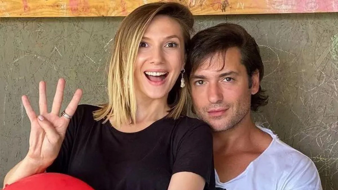 Adela Popescu și Radu Vâlcan au plătit o avere pe o canapea. Cei doi au o vilă de lux