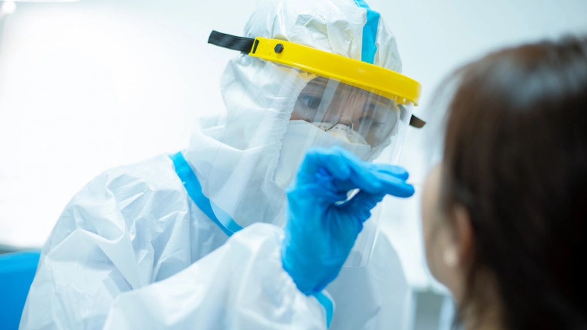 717 cazuri noi de persoane infectate cu COVID-19 în ultimele 24 de ore în România