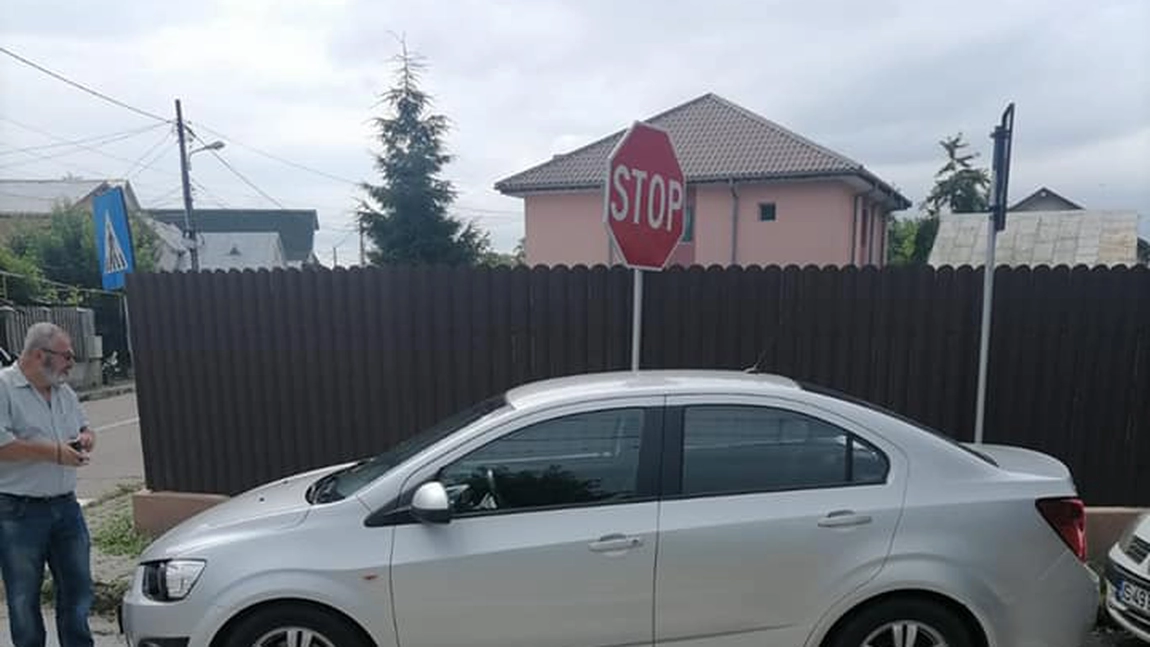 Mai mulți conducători auto din Iaşi, amendaţi de poliţiştii locali pentru parcare neregulamentară - FOTO