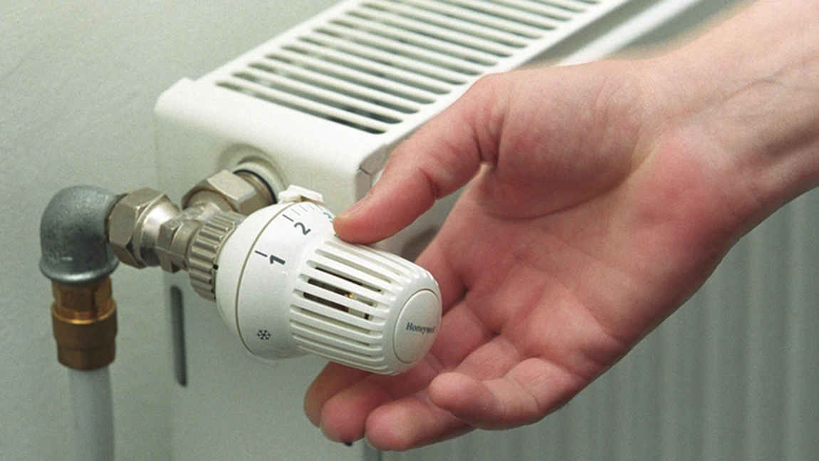 Președintele Klaus Iohannis a decis! Oprirea furnizării de căldură și apă caldă în sezonul rece a fost interzisă