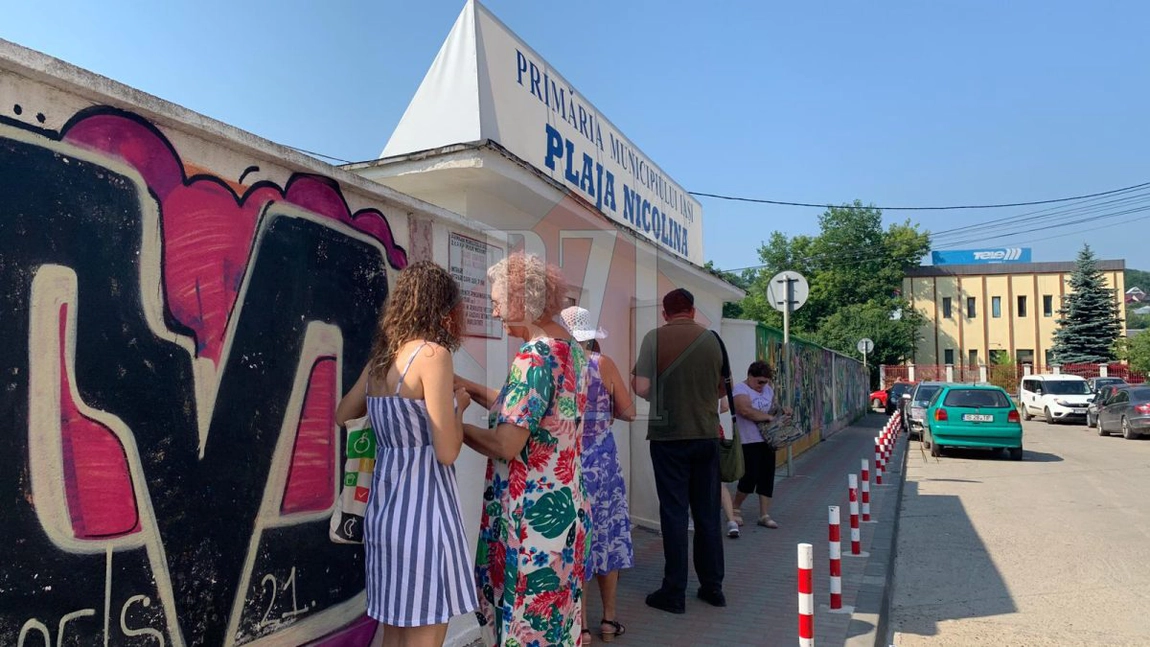 Ieșenii au luat cu asalt Plaja Purcica! Căldura din ultimele zile i-a scos din case pe clienții Stațiunii Balneare Nicolina! Zeci de persoane stau la cozi în fiecare dimineață, pentru a se bucura de nămol și de apa sulfuroasă!