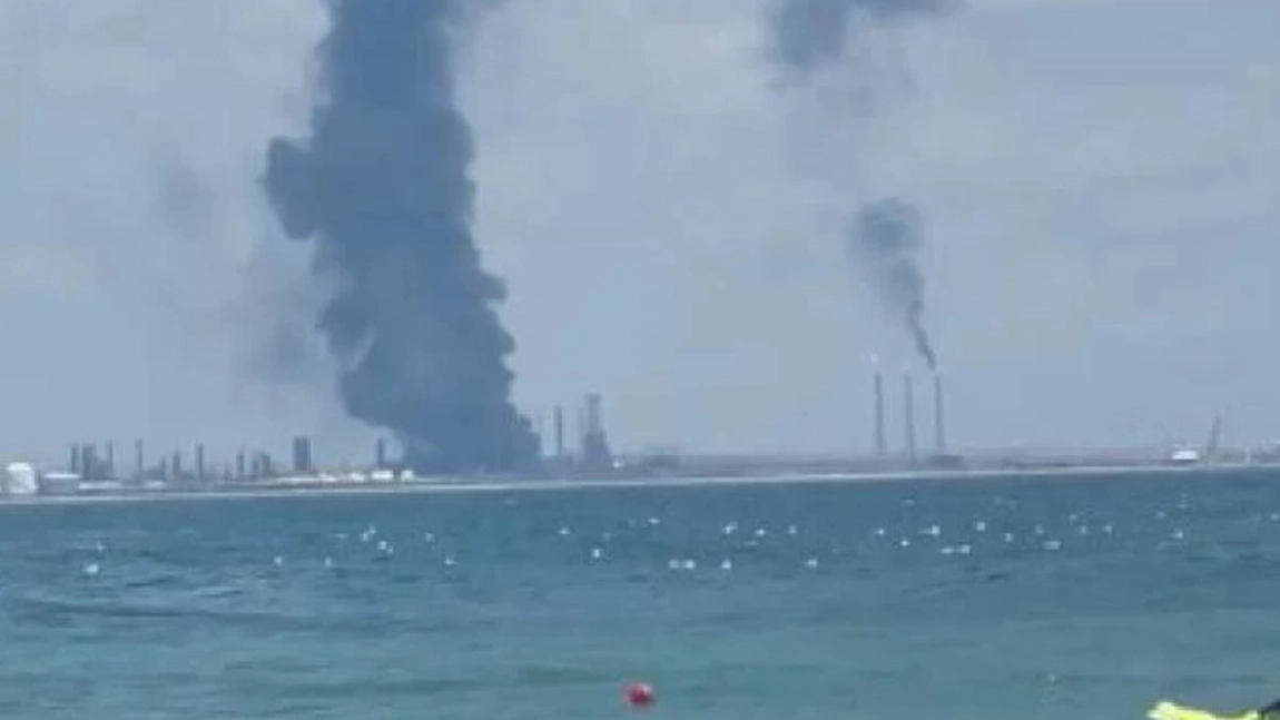 Alertă în Năvodari! Coloană de fum după explozia urmată de incendiu de la rafinăria Petromidia. Planul roșu de intervenție a fost activat. Bilanțul victimelor a ajuns la 6 și s-a înregistrat primul deces - FOTO, VIDEO, UPDATE