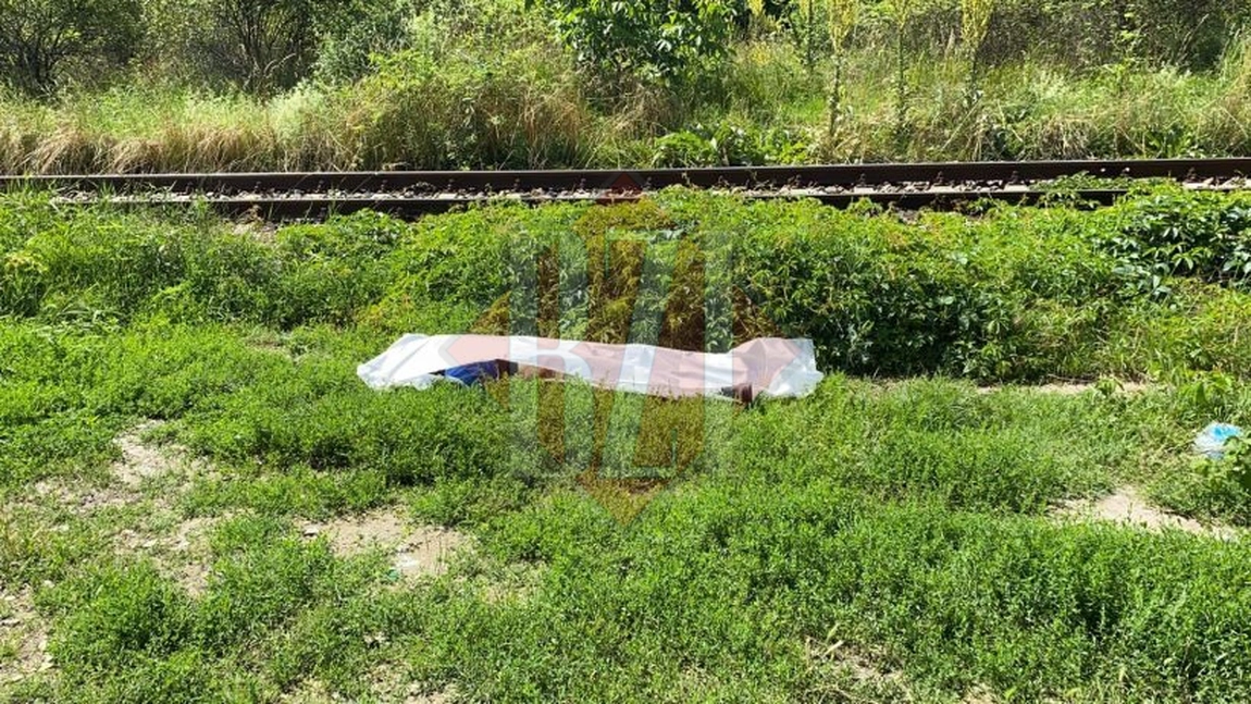 Sinucidere la Iaşi. Bărbat spânzurat de un stâlp, la Gara Socola - EXCLUSIV, FOTO, UPDATE